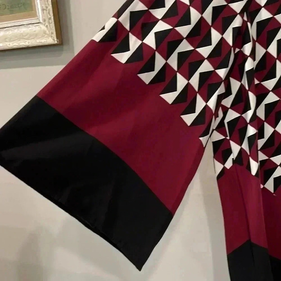 ❤️2/$30❤️ALFANI Women Slippery Polyester Blouse 3/4 Wide Sleeve Geopattern Sz12 - Picture 2 of 5